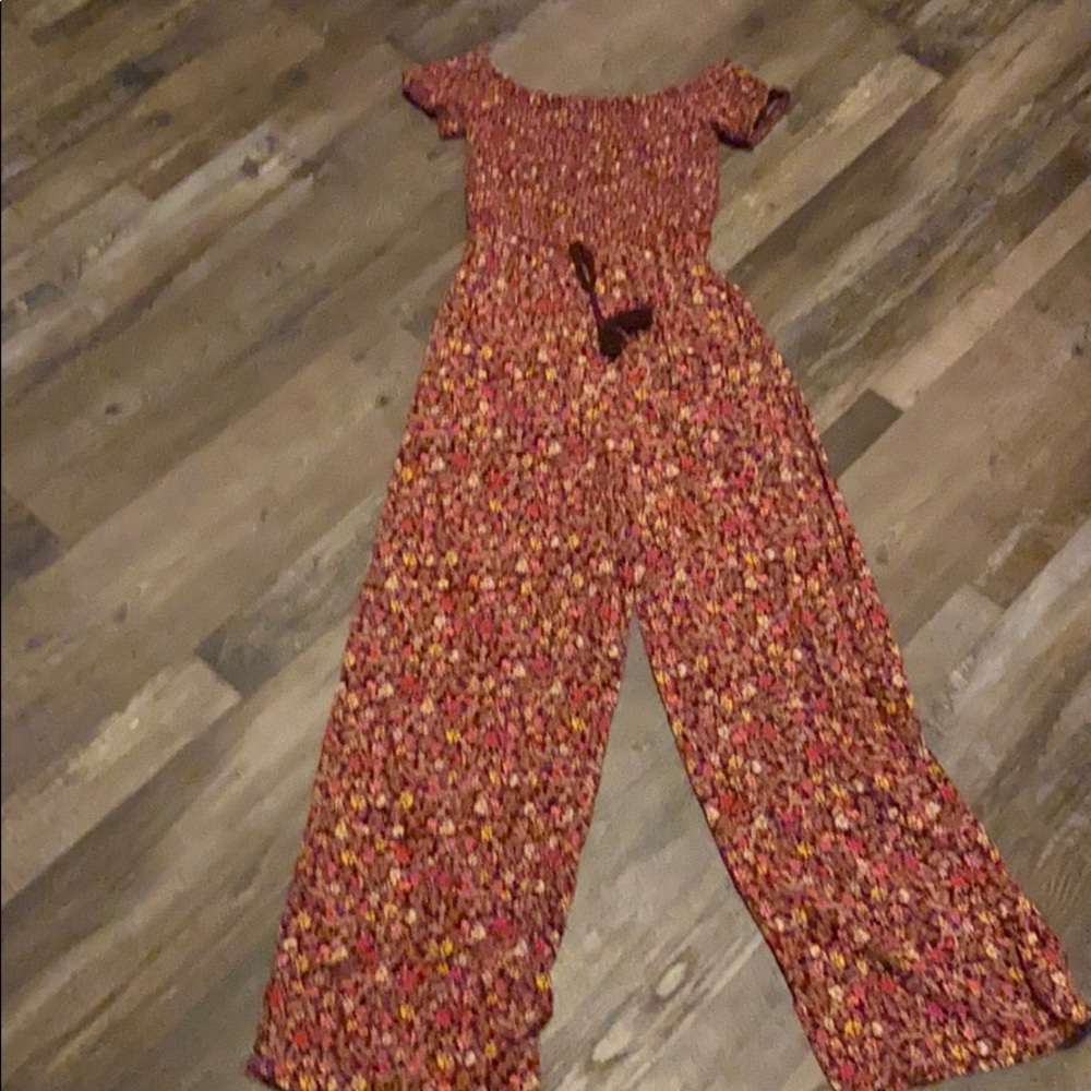 I’m selling a xhilaration jumper